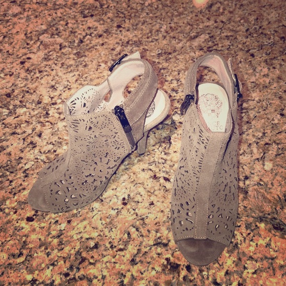 Vince Camuto Shoes - Vince Camuto laser cut heels - sz 7